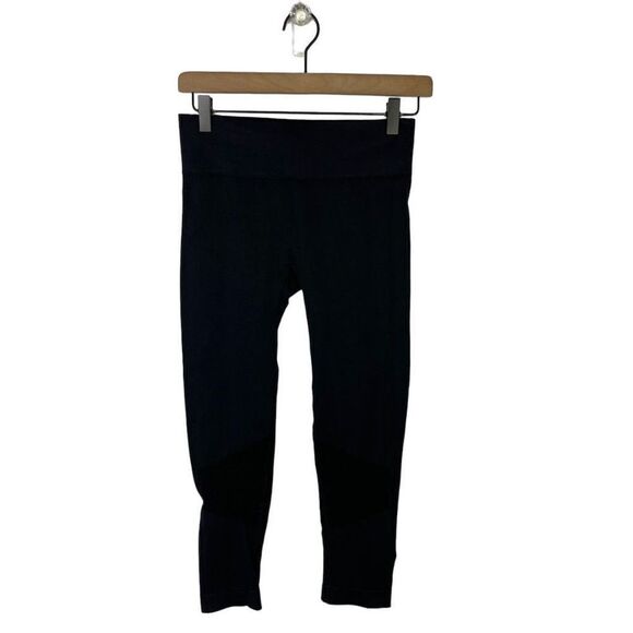 🐿️* Fabletics BlackCropped Leggings With Cutout Detail Size Unknown (Smallish) - Picture 5 of 5